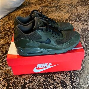 Nike Air Max 90 Essential “Cargo Khaki”